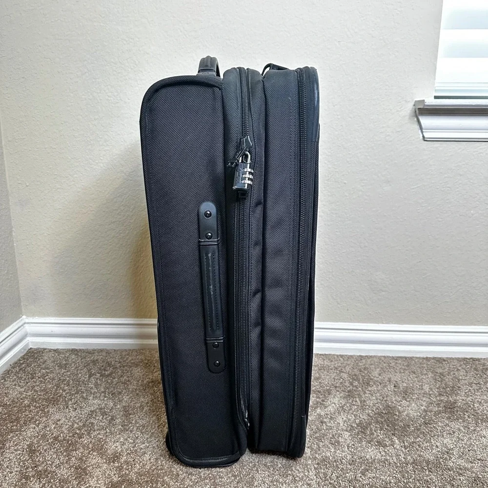 Tumi Alpha Black Ballistic Nylon 2-Wheel Carry-On Suitcase Luggage 2234D3